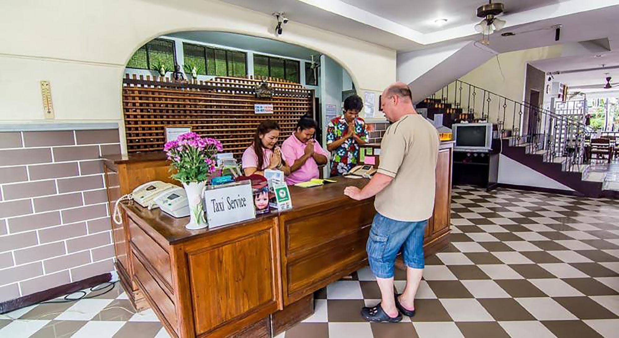 Sutus Court 4 Hotel Pattaja Kültér fotó